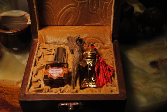 Dhen al Ambergris Grey "Crude" nafta- ja parfüümipulber kingitusena